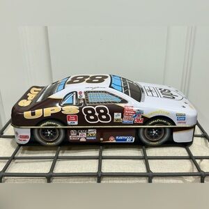 UPS Dale Jarrett #88 Ford Taurus Collectible Tin Box 2001 #60037